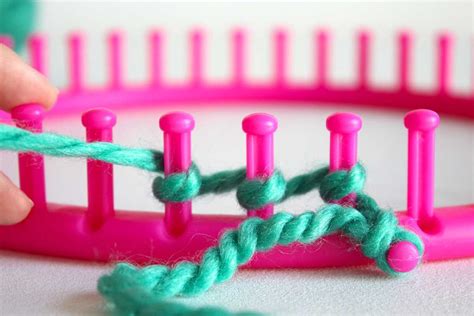 Create Beautiful Patterns with a Knitting Loom Machine