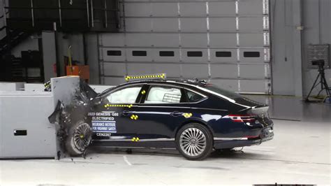 Toradh íomhá ar IIHS crash test