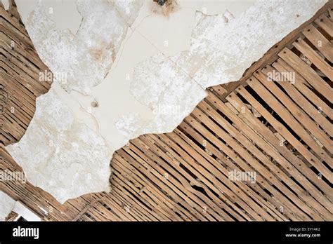 Toradh íomhá ar Plaster Roof