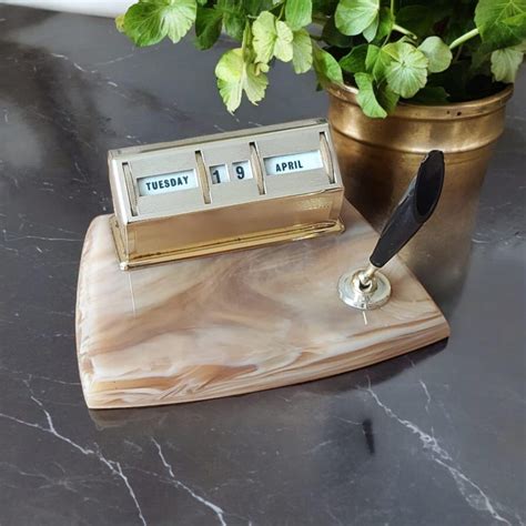 Old Desk Calendar に対する画像結果