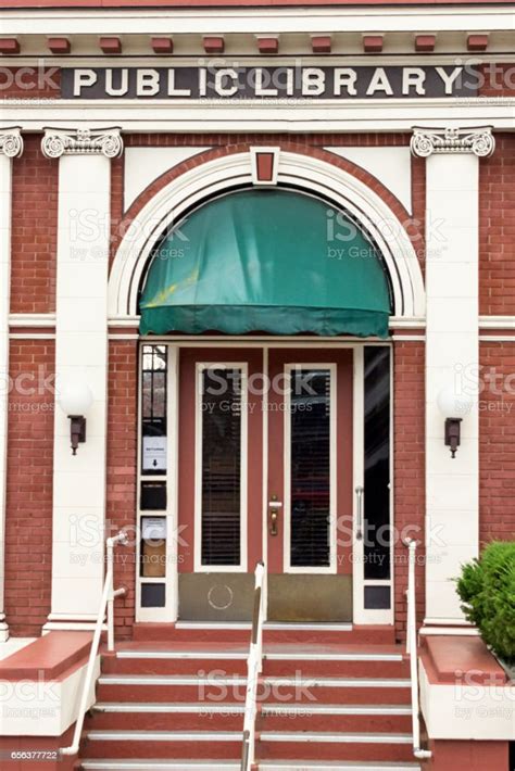 Local Library vs Public Library に対する画像結果