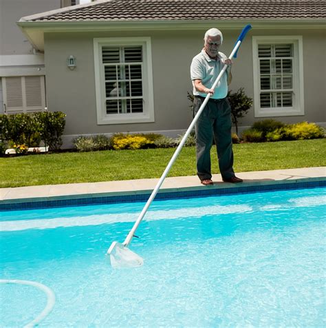 Pool Cleaning に対する画像結果