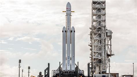 Afbeeldingsresultaten voor SpaceX First Rocket