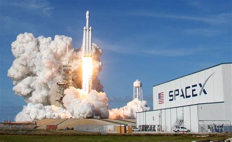 Afbeeldingsresultaten voor SpaceX First Rocket