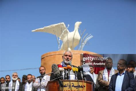 Make An Opening Speech Photos and Premium High Res Pictures - Getty Images