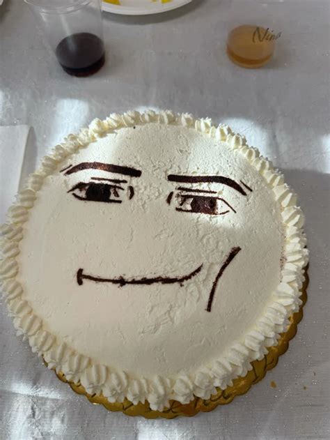 Cake with Roblox Man Face に対する画像結果