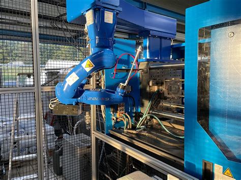 6-Axis Robot with Injection Machine に対する画像結果