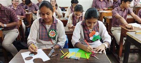 Toradh íomhá ar Badge Making Activity