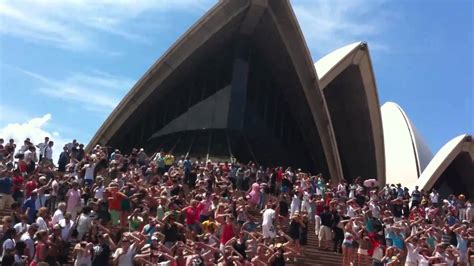 Toradh íomhá ar Opera Aria Flash Mob