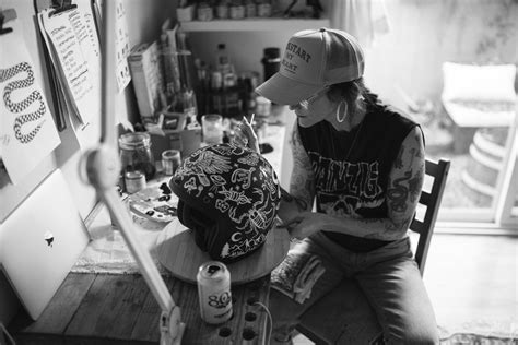 Toradh íomhá ar Stack of 805 Beer Cases