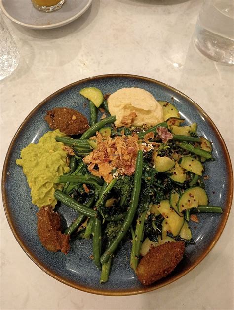 Toradh íomhá ar Hello Neighbour Images