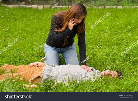 Bildergebnis für Person Giving First Aid