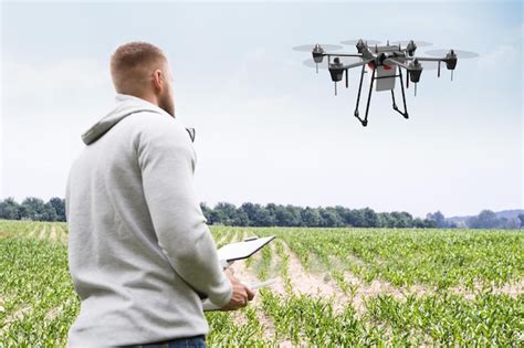 Man Flying Drone に対する画像結果