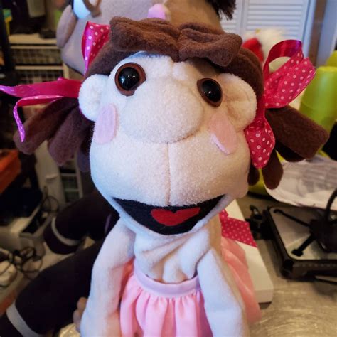 Résultat d’images pour Small Hand Puppet