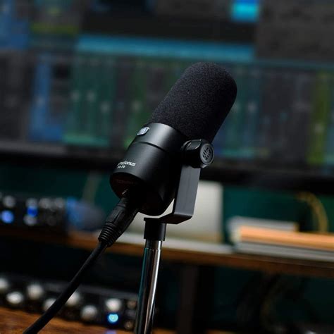 Toradh íomhá ar Dynamic Microphone with PreSonus AudioBox