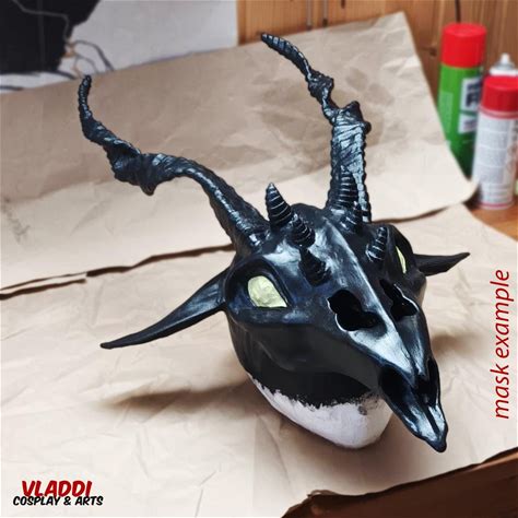 Cosplay Tutorial: Crafting A DIY Creature Mask (In English & German)