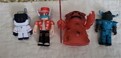 Random Roblox Building Figure Toy - Mix Lot Of 4/2-4"
