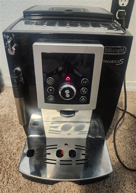 Delonghi Magnifica S Automatic Espresso Coffee Machine Ecam23210b-S. De'longhi. Black. Espresso & Cappuccino Machines. 0044387232104.