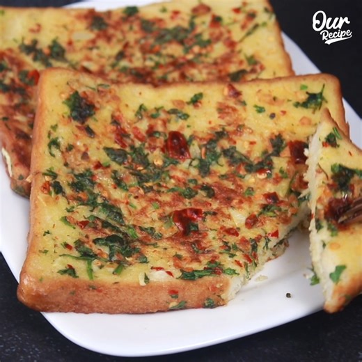 This Chilli Garlic Bread Toast is so delicious that I cook almost every day! | Our Recipe