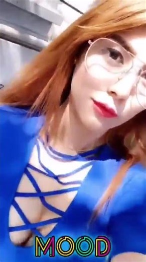 Hot Busty Babe Huge Cleavage