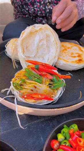 Chinese burger Stir-fried cabbage with chili peppers