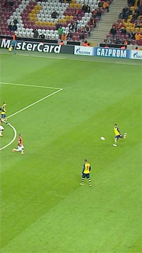 ONE OF THE BEST UCL GOALS!