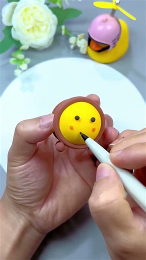 Easy Origami _ Creating a Little Bee in 20 Seconds # origami # DIY # tutorial