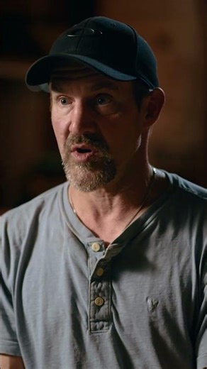 Out here, the bugs don't take breaks 🦟 | The Last Woodsmen | Discovery