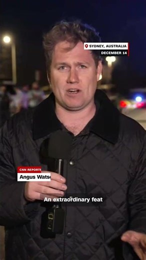 ‘Heroic’ bystander tackles Bondi Beach gunman