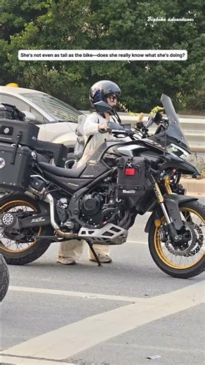 Tiny Rider, Big ADV and a Super Smooth Red Light Routine#vogeds625x #girlrider #motorcycle #bikelife