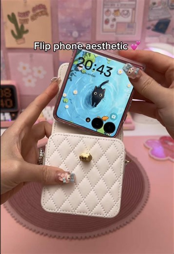 Flip phone aesthetic 💕 Making my samsung z flip 7 cute with accessories ✨ #zflip7 #zflip #flipphone #samsung #phoneaesthetic