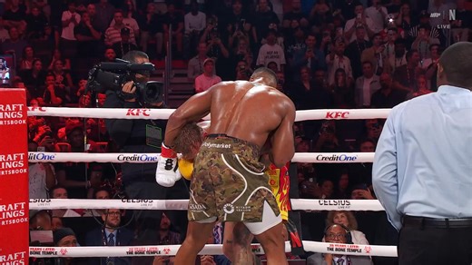 The moment Anthony Joshua knocked out Jake Paul. | Netflix