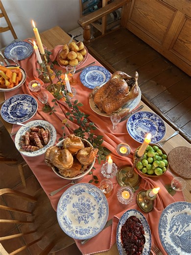 Your Christmas dinner timeline 🎄⬇️ Prep: If you have plenty of oven space and you’re a confident cook, you can make everything on the day. If not, you’ll want to get ahead the day before. The cranberry sauce and red cabbage will be just as nice when warmed up the next day, and other prep jobs like chopping veg, wrapping pigs in blankets, and setting the table will save you time, too. Turkey: On the day, the first thing to go in the oven is your turkey. Don’t worry about timing it to come out pe