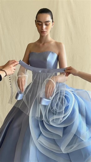 Add a transparent blouse I added a transparent blouse to create a blue and white look. #dress #couture #moda #weddingdress #bridal #カラードレス #kiyokohata #fashion | kiyoko_hata