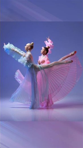 🇺🇦 Model poses for photoshoot📸 Rhythmic gymnastics. Models Polina and Valeriia