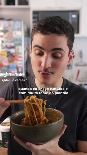 Receita de DanDan Noodles Rápidos e Deliciosos