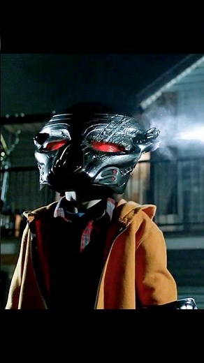 The Predator (2018) –Predator Mask Strikes Back – The Boy’s Deadly Christmas Surprise!