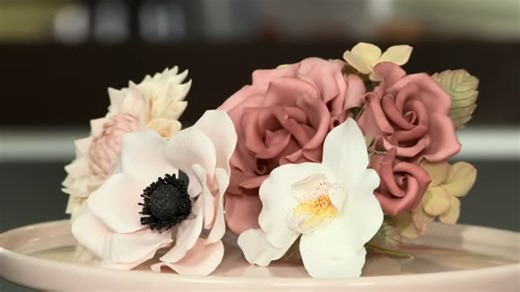 Simple Cake Decorating Guide - Elegant Sugar Flowers