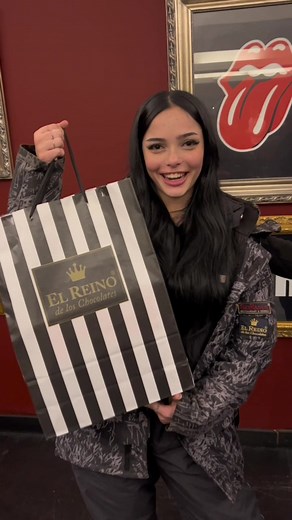 @Valentina Goldzen nos visita en Travel Rock y decidimos hacerle este regalo✨🧡 #travelrock #barilochecontravelrock #regalo #fypシ