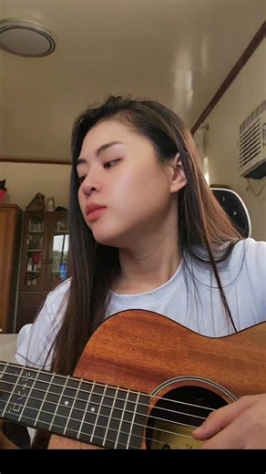 78K views · 7.5K reactions | Minsan nakakahiyang magsabi ng problema kasi ayaw nating maging burden para sa ibang tao, pero sa ganitong pagkakataon po natin mas mararamdaman na di tayo nag-iisa dahil alam nating may Dios at may mga kapatid na handang samahan tayo sa anomang pinagdadaanan natin. May awa po ang Dios ❤️ SIGE LANG by Kuya Daniel Razon | Celine Ang | Facebook