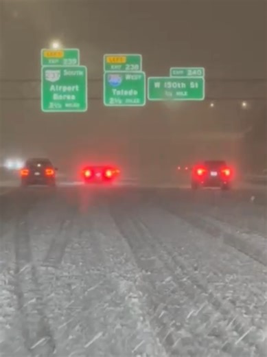 Driving Through Cleveland's Snowy Thanksgiving Day
