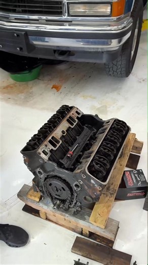 Timing chain slack can quietly rob your engine of power and performance. In this video, we break down why it happens, how it affects timing and efficiency, and what to look for before it turns into a major repair.#AutoShop #TruckRepair #EngineBuilder #EngineBuild #CarRepair #MechanicLife | Davesautocenter Tech