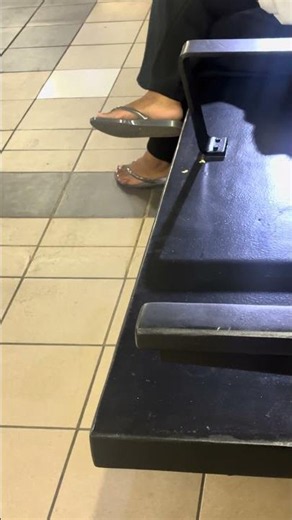 Candid ebony feet #candid #feet #toes #pedicure
