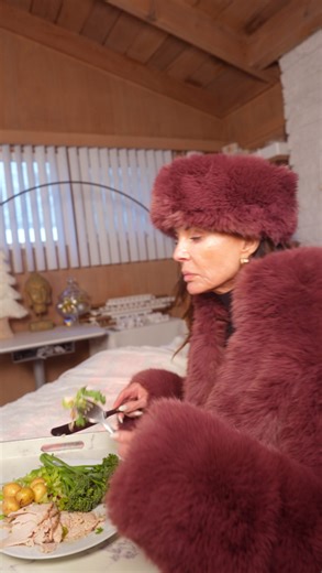 🌟 Tamara Renee Trujillo. Natural Beauty + Health Consultant on Instagram: "Stop trying to fix your body with generic plans - use the blueprint it was born with! I spent my 20s overweight, unconfident, and unhappy - trying every fad diet with no success, or just gaining all the weight back. When I learned how to eat based on my own DNA everything changed, and has lasted me over 30 years. I now know what foods (even healthy) that would cause me to be inflamed or bloat, I know how to fuel my body 