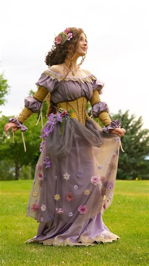 I can’t decide, they’re both fun to twirl in and have pockets for trinkets 🧚🏻‍♀️✨ Simplicity S3094