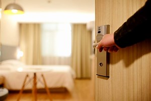 How to Lock a Hotel Door from the Inside (Updated 2025 Guide)