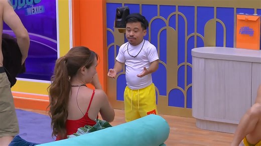 342K views · 9.4K reactions | #Abelito y #ElaineHaro tuvieron un intercambio de opiniones muy intenso tras su participación en la prueba semanal. ️ #LaCasaDeLosFamososMx disponible en #LasEstrellas, #Canal5 y #ViX 24/7 | Las Estrellas | Facebook