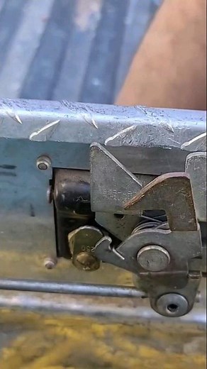 Truck toolbox lock replacement