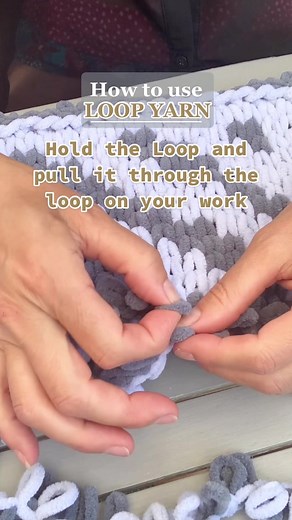 Beginner's Guide: How to Use Loop Yarn for Finger Knitting and Chunky Blankets