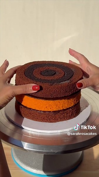 Fall Plaid Cake: Festive Thanksgiving Dessert Idea